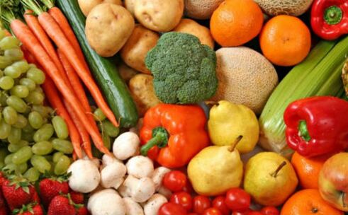 Psoriasis patients should include fruits and vegetables in their diet. 