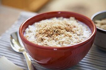 Oatmeal for breakfast in the diet menu for psoriasis